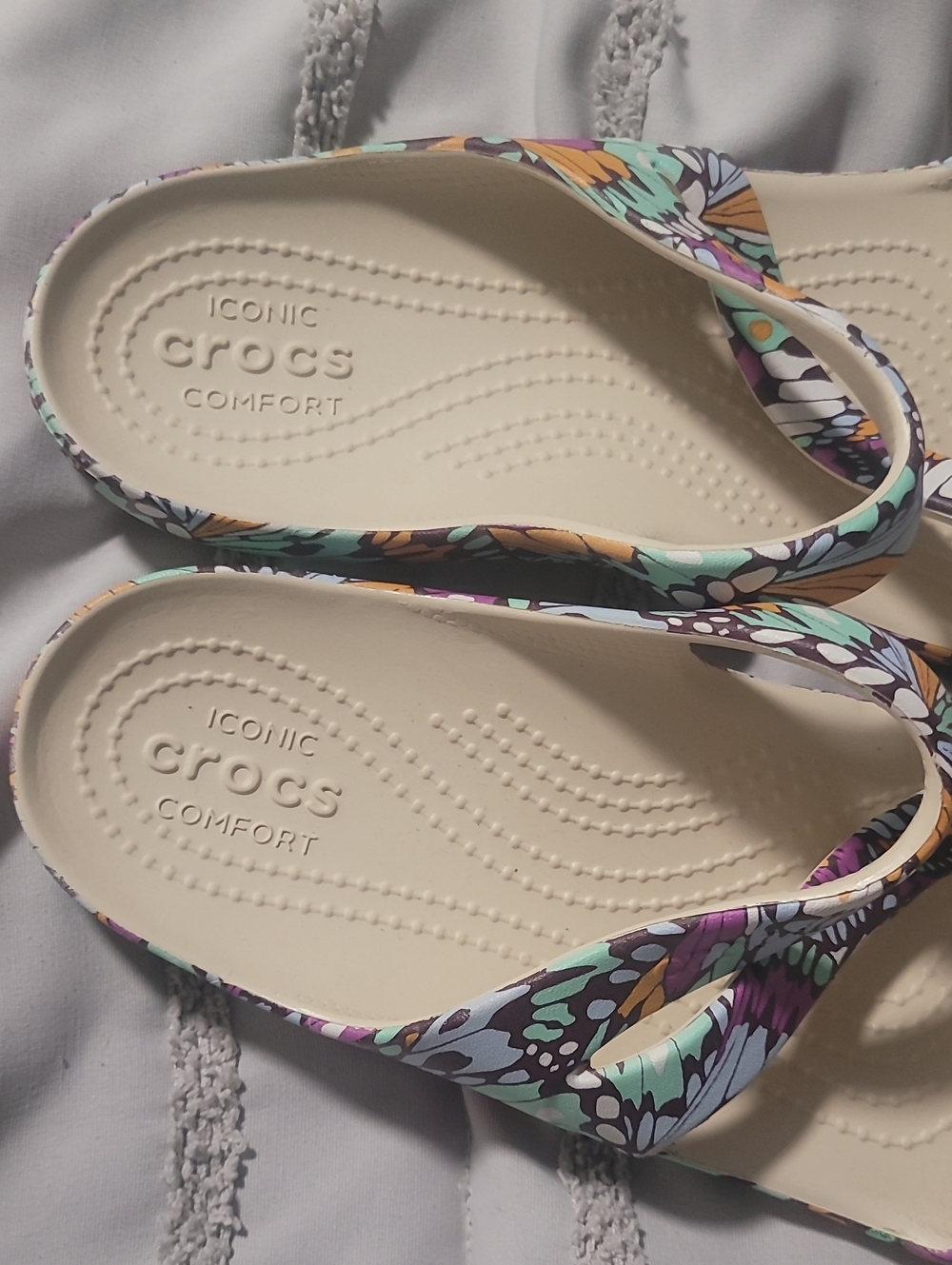 Crocs Women's Kadee II Butterfly Graphic Strappy Sandals like brand new 9 - Picture 4 of 5
